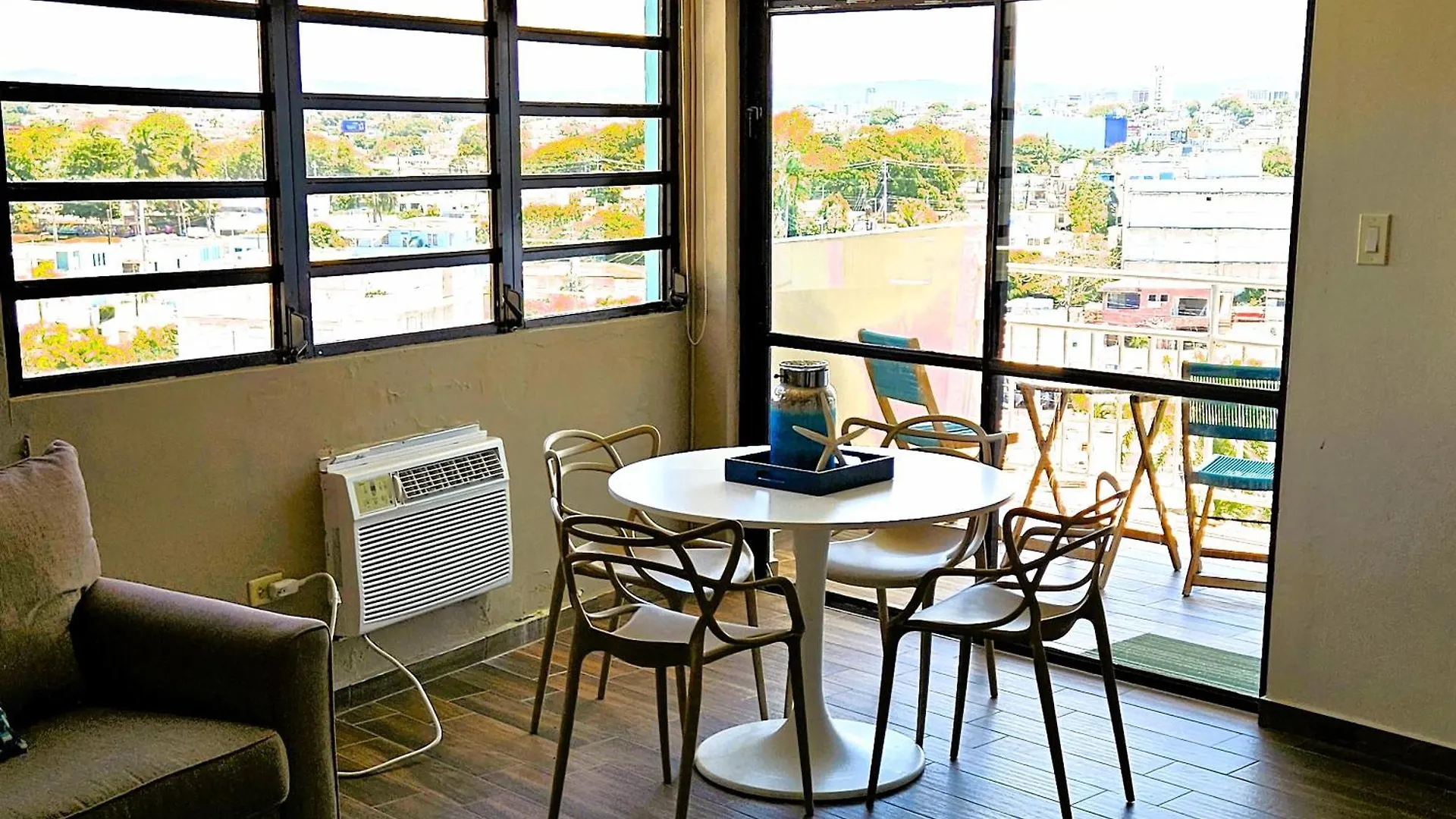 Oceanview Beach Block Balcony Ocean And City View 산후안 0*,  푸에르토리코