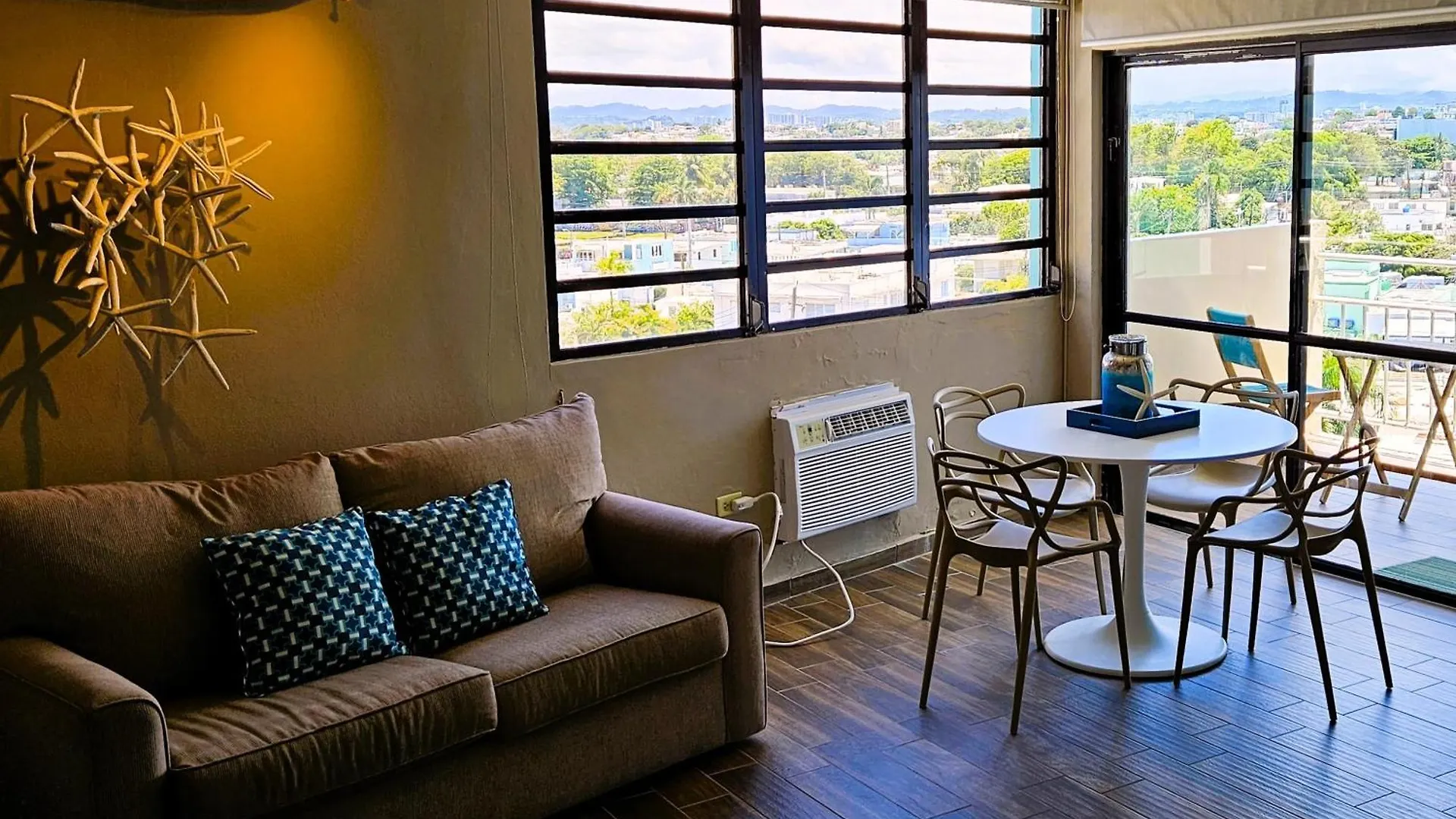 Oceanview Beach Block Balcony Ocean And City View 산후안 푸에르토리코